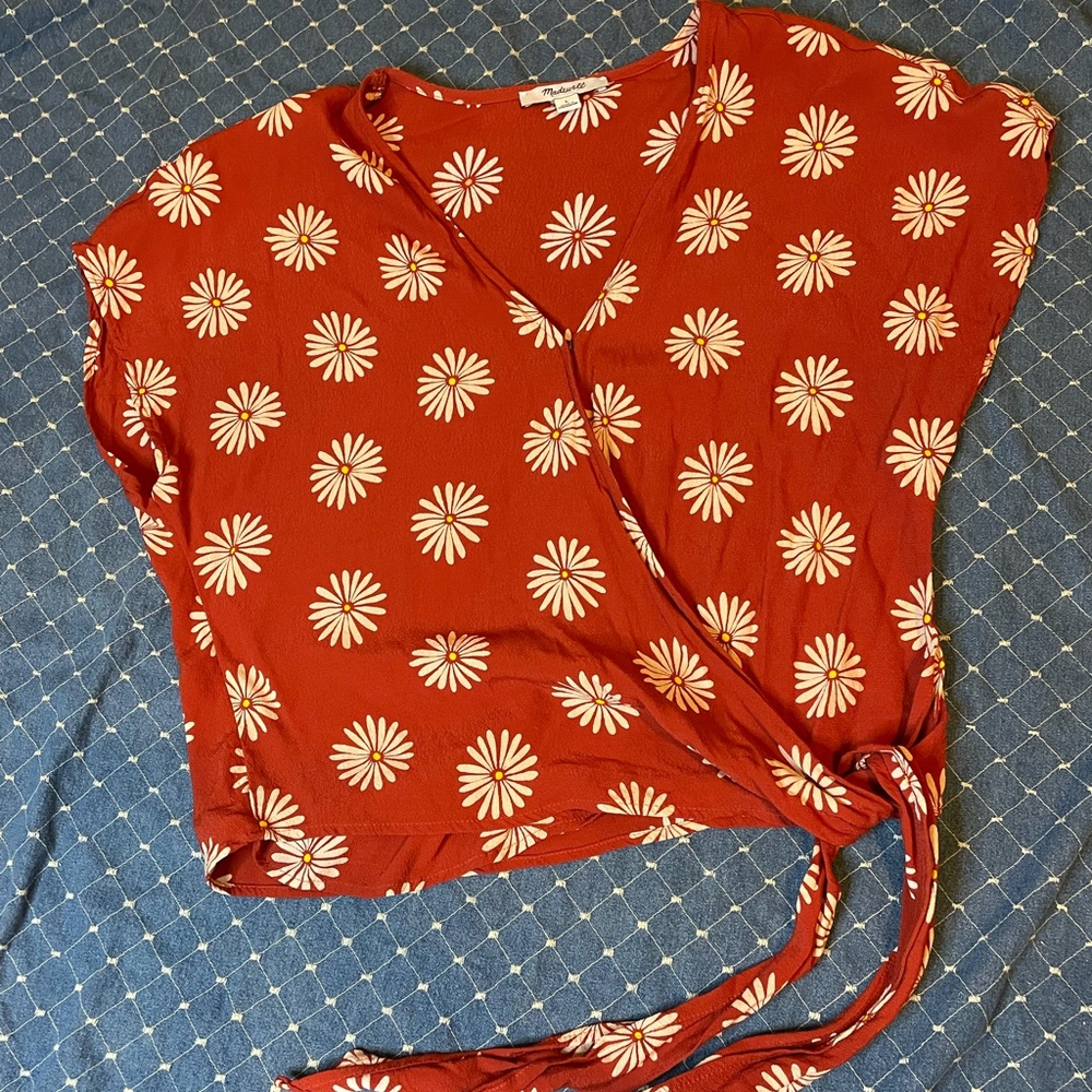 SOLD. Madwell wrap shirt size L